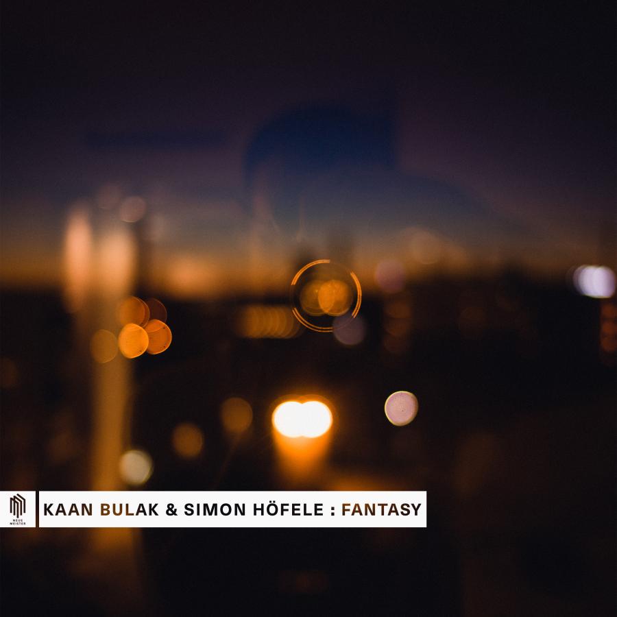 Fantasy, Op. 15 Release-Cover „Fantasy, Op. 15“ von Komponist Kaan Bulak und Trompeter Simon Höfele. Dunkles, unscharfes Nachtfoto mit warmen orangefarbenen Lichtpunkten und schwarzem Hintergrund; abstrakte, atmosphärische Frontalansicht mit weichem Bokeh.